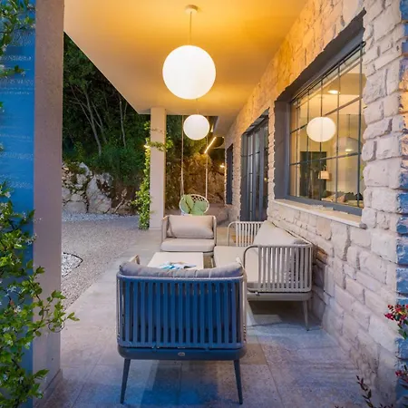 Villa St. Hedonist *